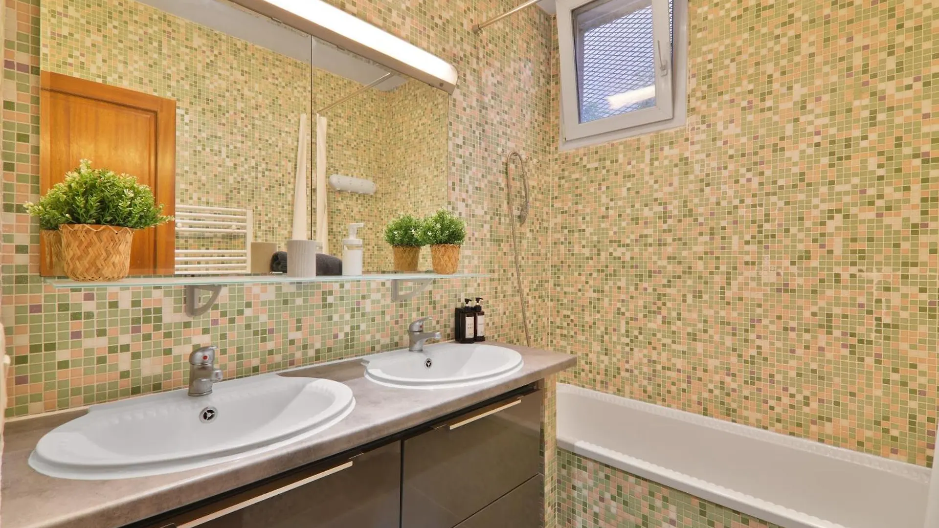 Quartier Saint Marcel Free Netflix Apartment